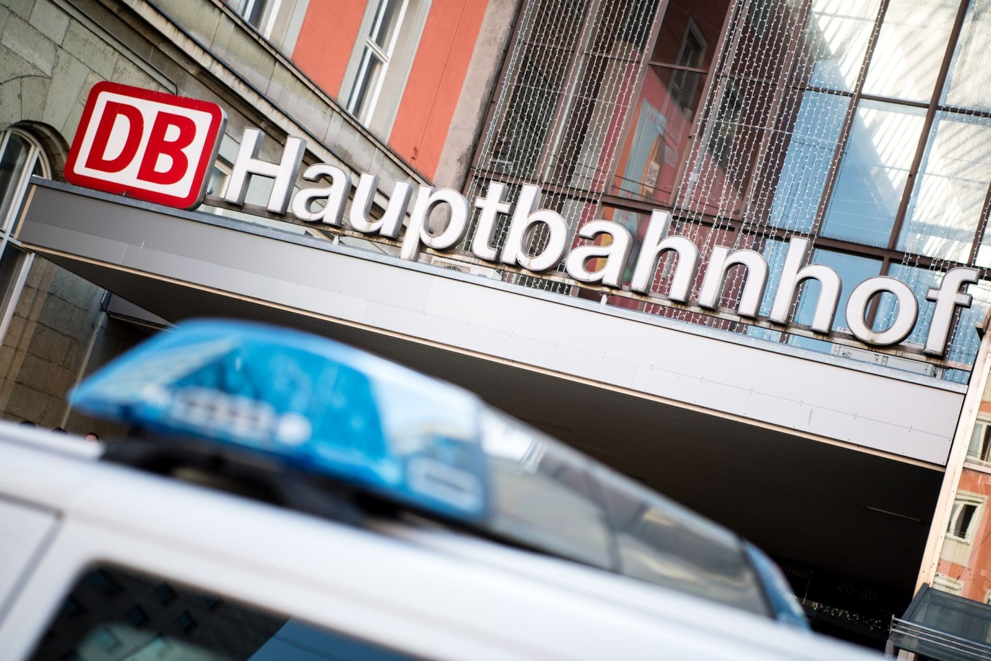 Ein Fahrzeug der Bundespolizei steht vor dem Münchner Hauptbahnhof (Symbolfoto).