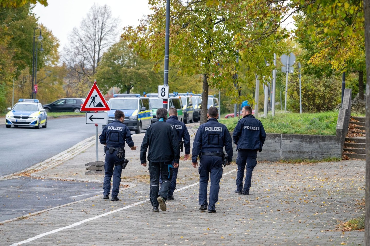 Bombendrohungen an Schulen haben Polizeieinsätze in mehreren Bundesländern ausgelöst.