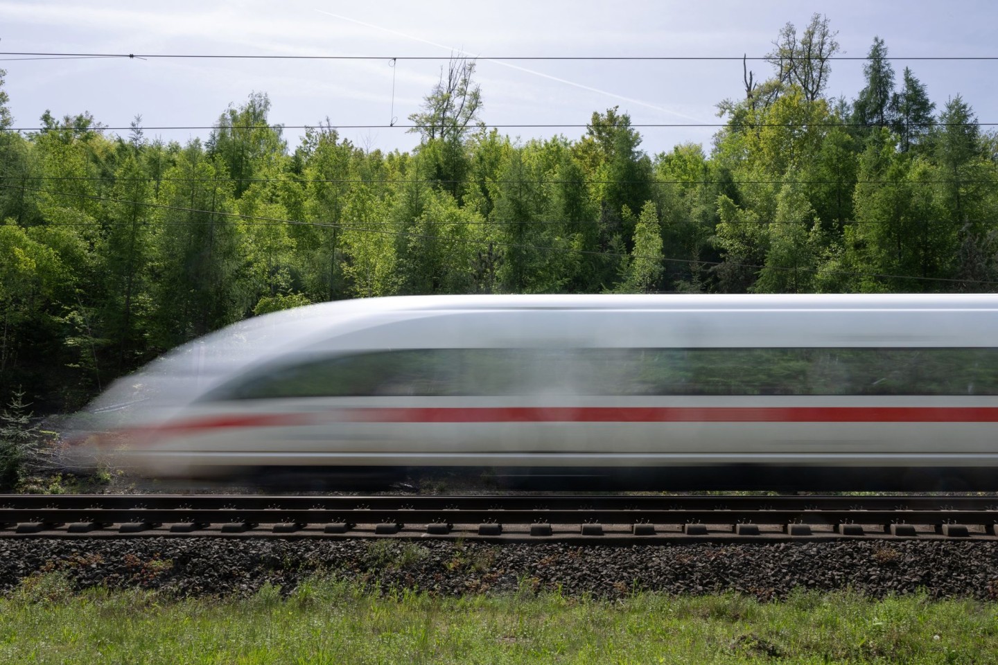 Fernverkehrszüge müssen zwischen Wolfsburg und Berlin umgeleitet werden.