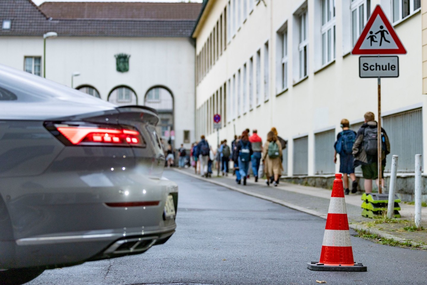 Autoverkehr unmittelbar vor Schultoren - das muss nicht sein, finden viele.