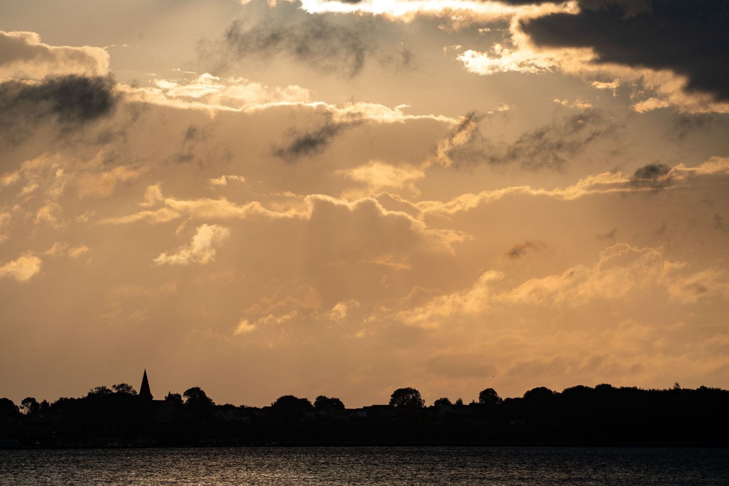 Zeigt sich statt Wolken bald wieder die Sonne am Himmel?