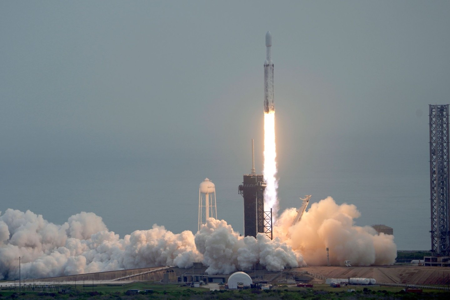 Eine Falcon-Heavy-Rakete von SpaceX soll die Nasa-Raumsonde «Psyche» zu einem gleichnamigen, metallreichen Asteroiden bringen.