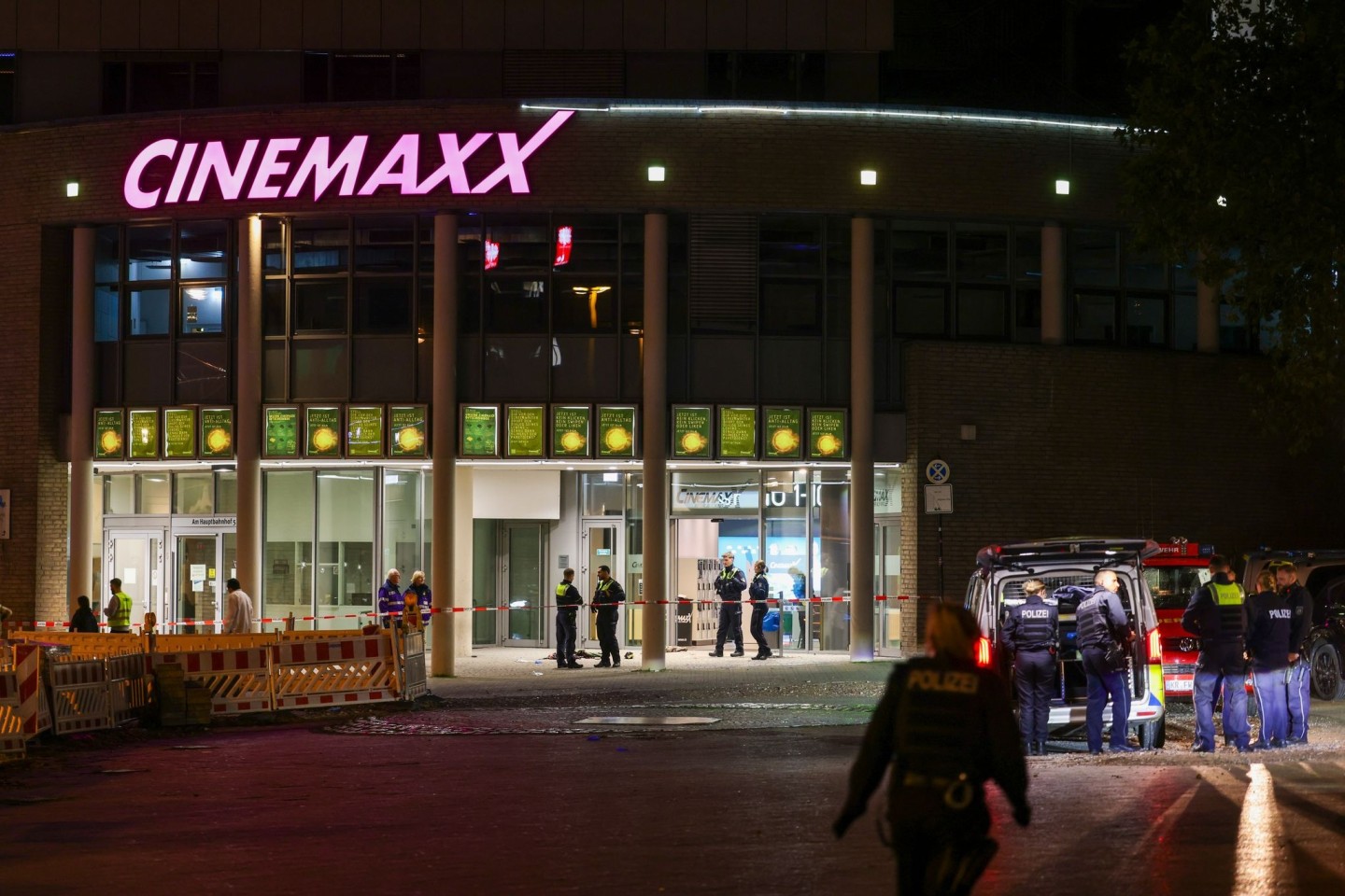 Die Ermittler gehen davon aus, dass es sich bei dem vor einem Kino in Krefeld niedergeschossenen Mann um einen Einzeltäter handelt.