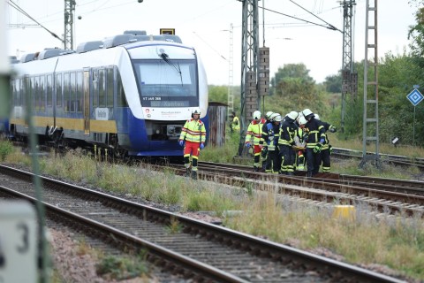 Regionalbahn rammt Güterzug - mehrere Verletzte bei Moers