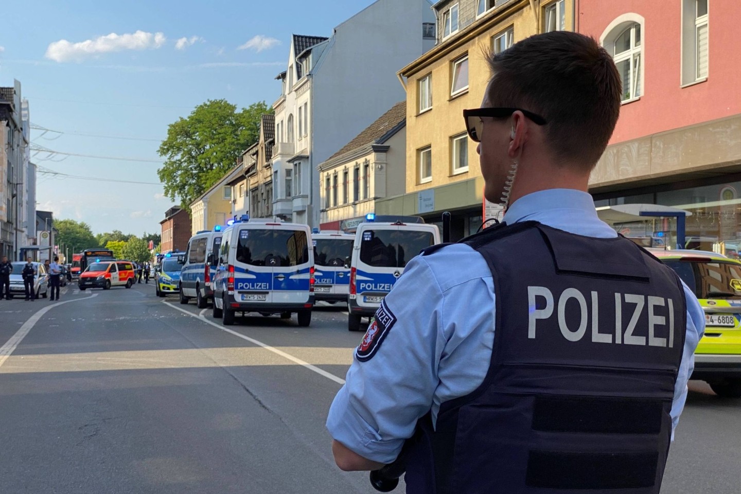 Polizeieinsatz nach einer Massenschlägerei zwischen zwei größeren Gruppen am Donnerstagabend in Castrop-Rauxel.