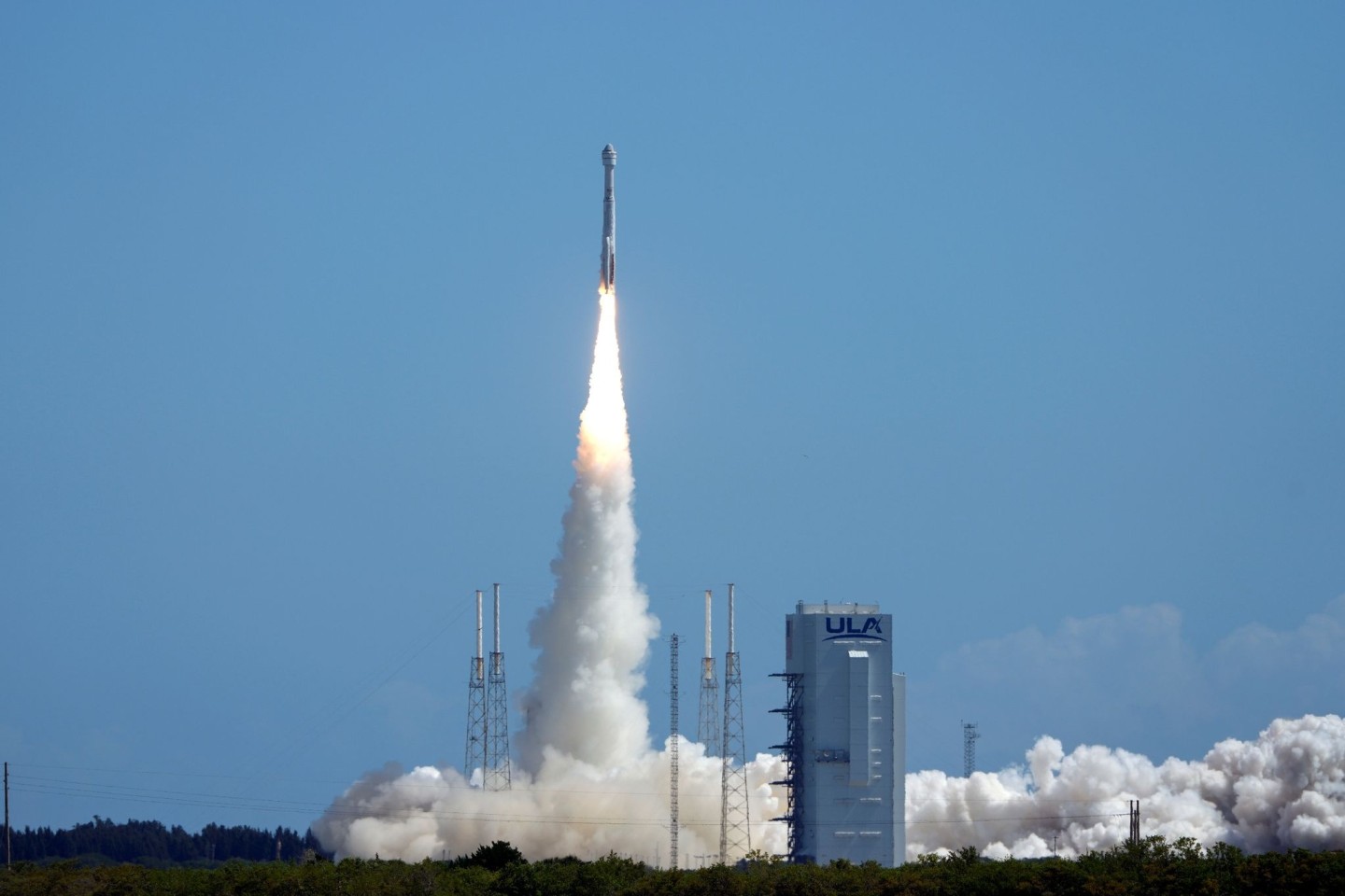 Die «Starliner»-Kapsel von Boeing an Bord einer Atlas-V-Rakete hebt vom Space Launch Complex 41 der Cape Canaveral Space Force Station zu einem Flug zur Internationalen Raumstation ab.